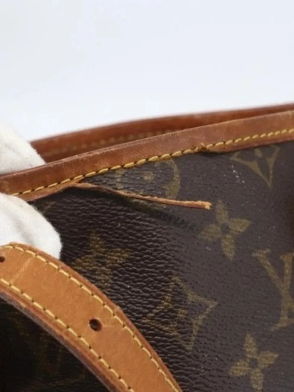 LOUIS VUITTON Monogram Bucket GM Shoulder Bag M42236 LV Auth 165936